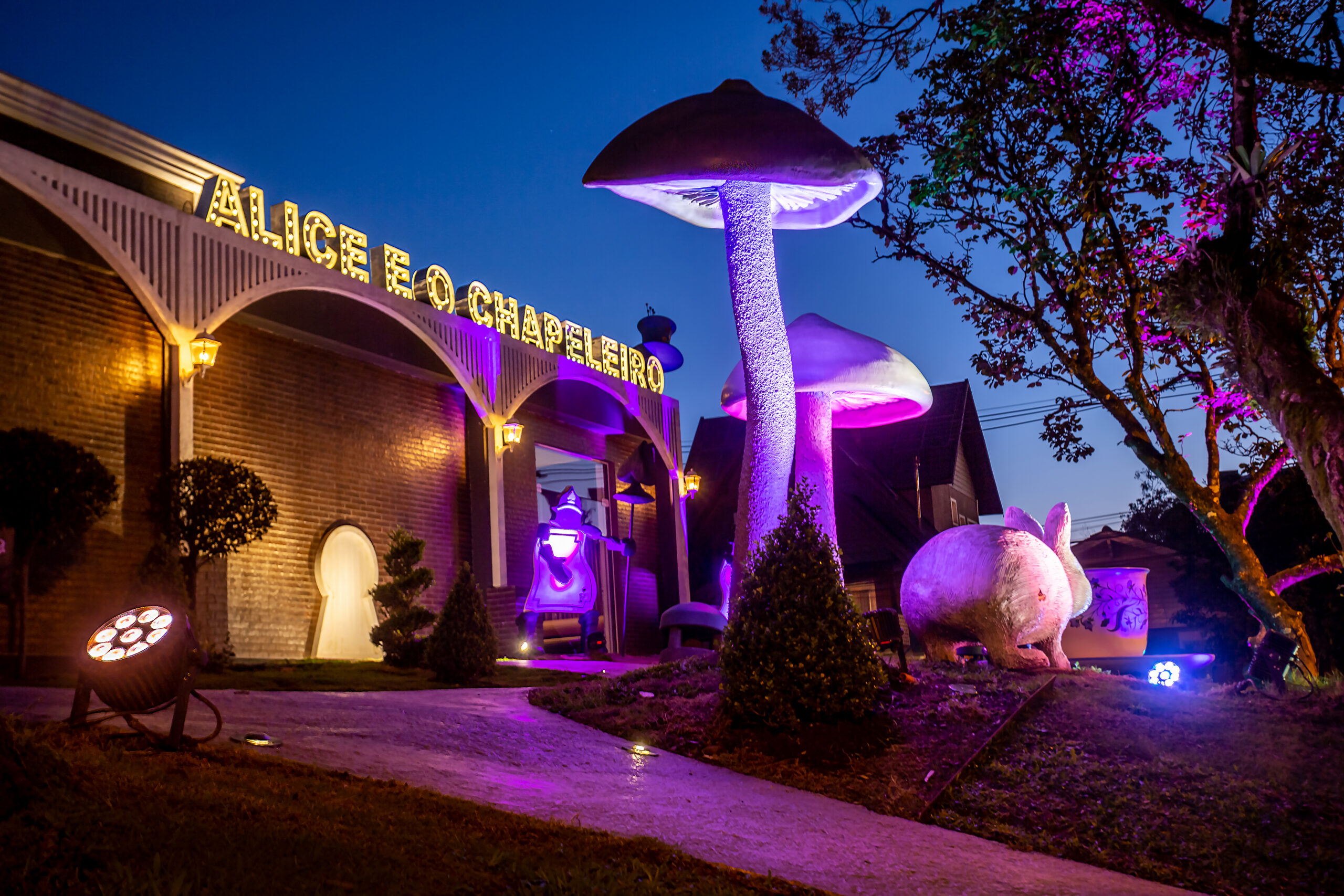 Alice e o Chapeleiro - Restaurante em Gramado/RS |